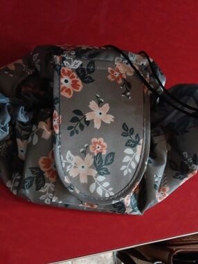 Gray Floral Drawstring Cosmetic Pouch - Women's Floral Makeup Bag